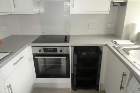 2 bedroom apartment to rent, Hutchins Close Hornchurch  rm12 6nl