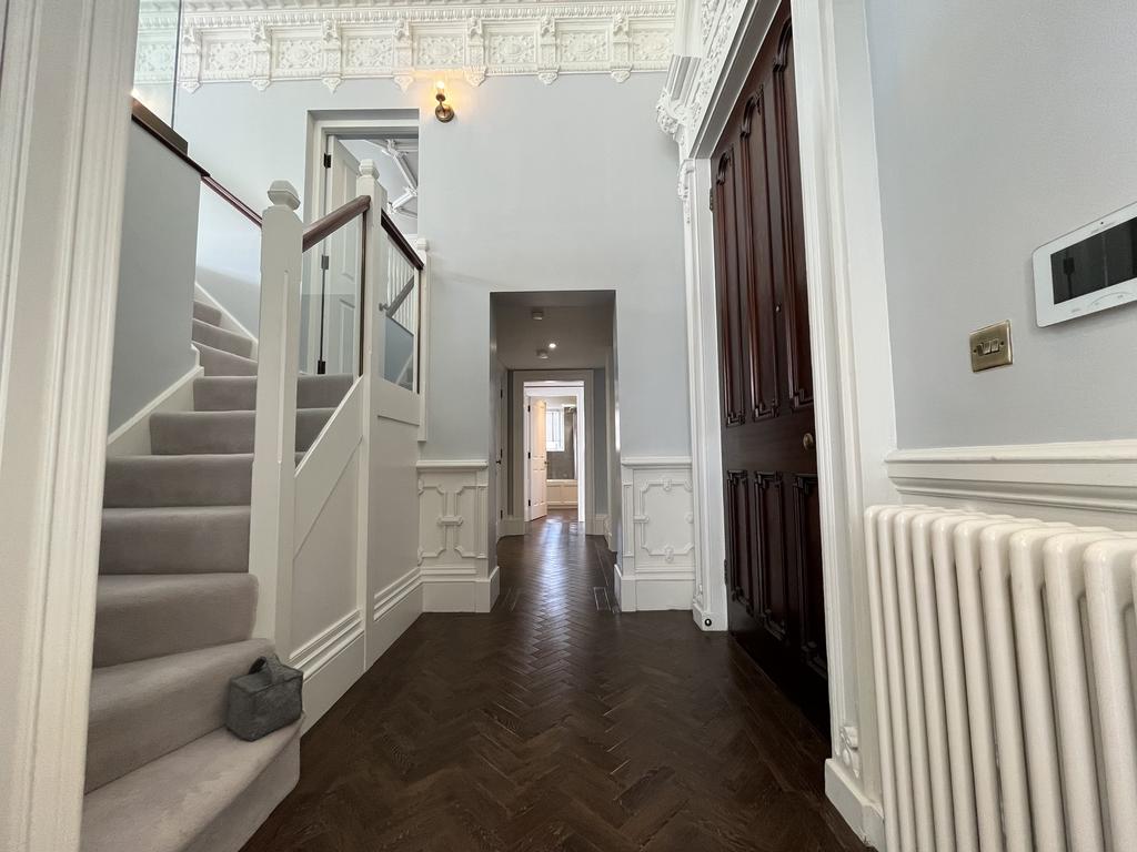 Apartment Entrance H