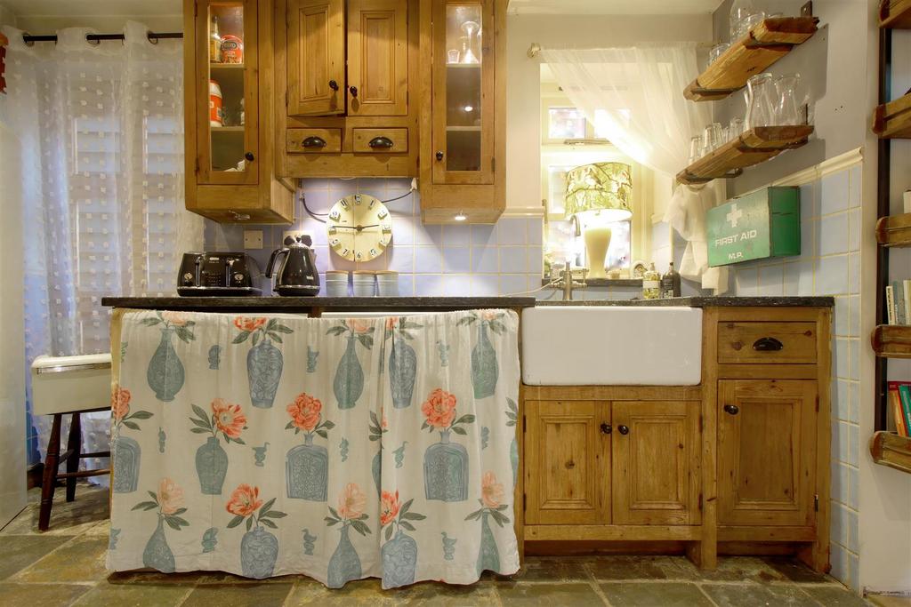 Kitchen b.jpg