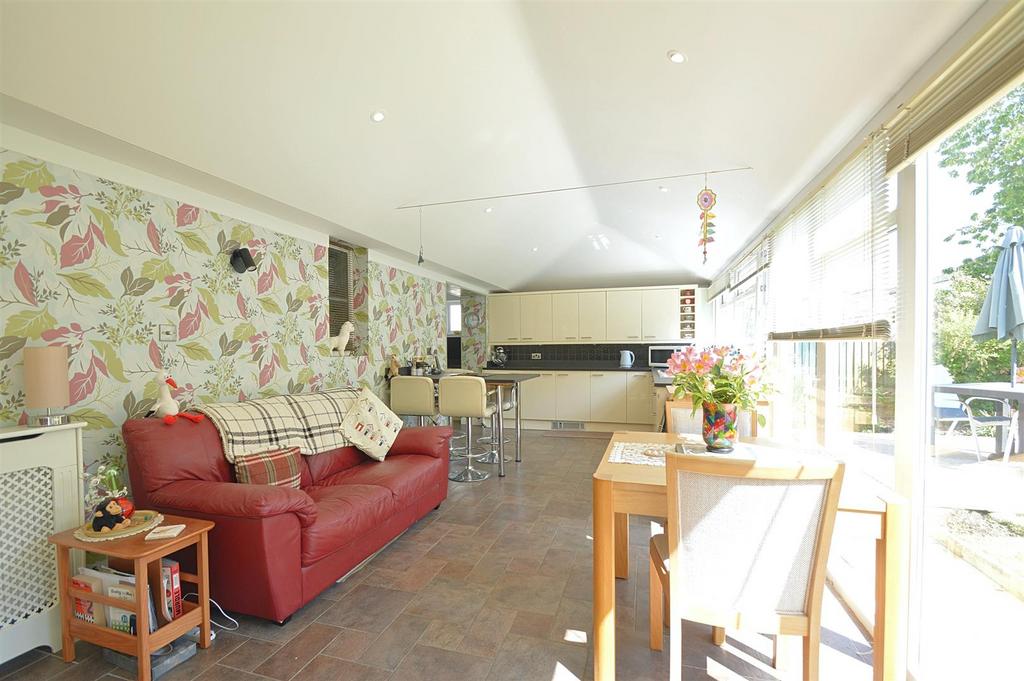 Resized Kitchen2.jpg