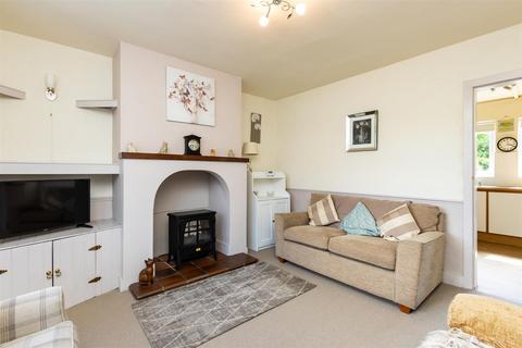 3 bedroom semi-detached house for sale, Farnsfield Avenue, Burton Joyce, Nottingham