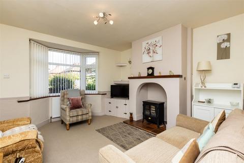 3 bedroom semi-detached house for sale, Farnsfield Avenue, Burton Joyce, Nottingham