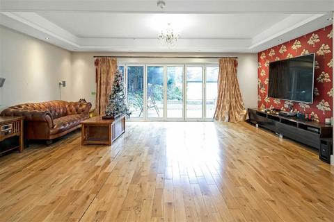 6 bedroom detached house for sale, Le May Avenue, London SE12