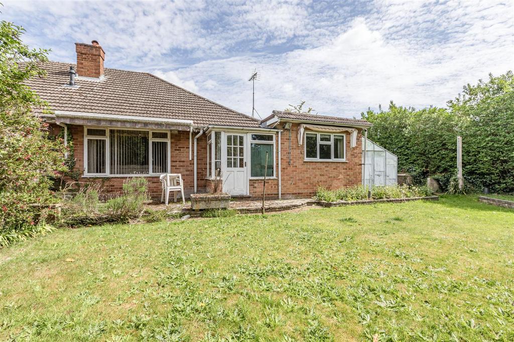 Sunnyside, Walnut Tree Lane, KT14 7 AQ - 17.jpg