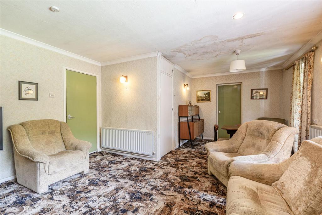 Sunnyside, Walnut Tree Lane, KT14 7 AQ - 9.jpg