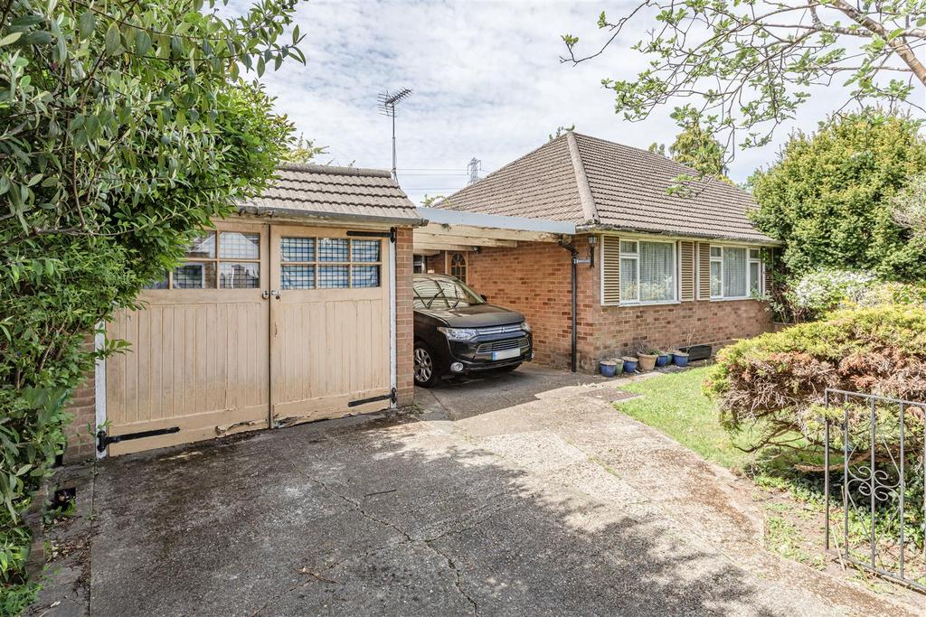 Sunnyside, Walnut Tree Lane, KT14 7 AQ - 19.jpg
