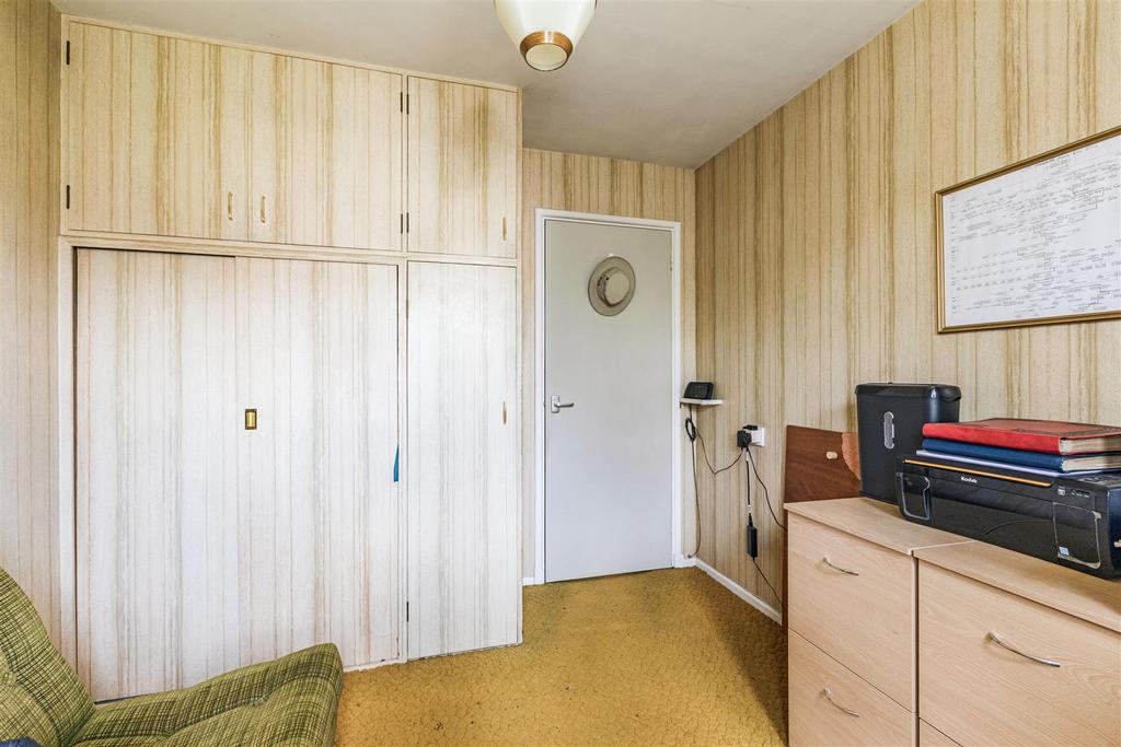 Sunnyside, Walnut Tree Lane, KT14 7 AQ - 2.jpg