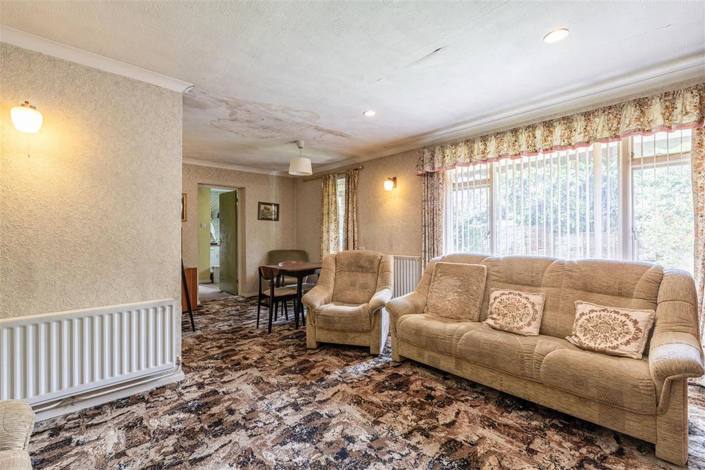 Sunnyside, Walnut Tree Lane, KT14 7 AQ - 8.jpg