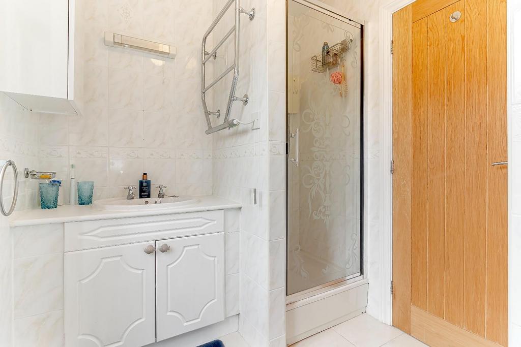 Master Bedroom Ensuite.jpg