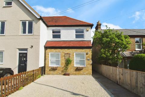 3 bedroom semi-detached house to rent, Stomp Road, Burnham, Slough