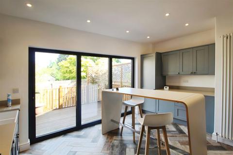 3 bedroom semi-detached house to rent, Stomp Road, Burnham, Slough