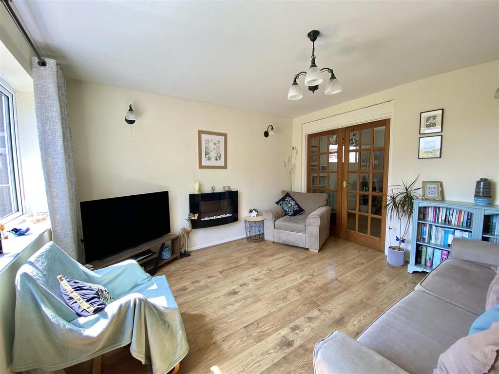 3 Adswood Grove-1.jpg