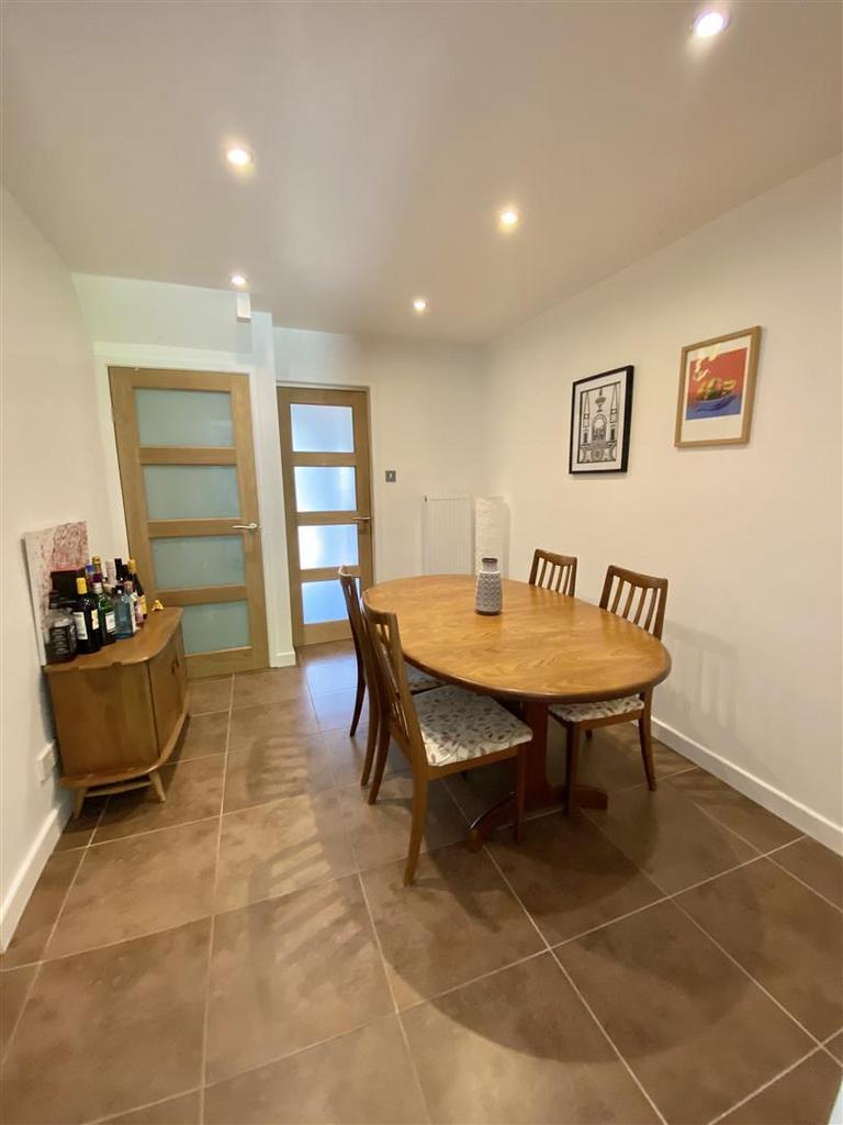3 Adswood Grove-12.jpg