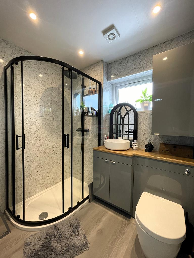 Shower Room.JPG