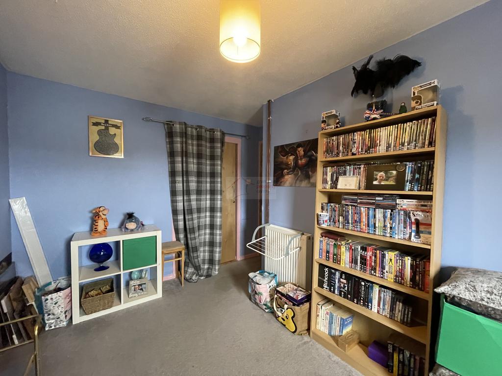 Bedroom 3b.JPG