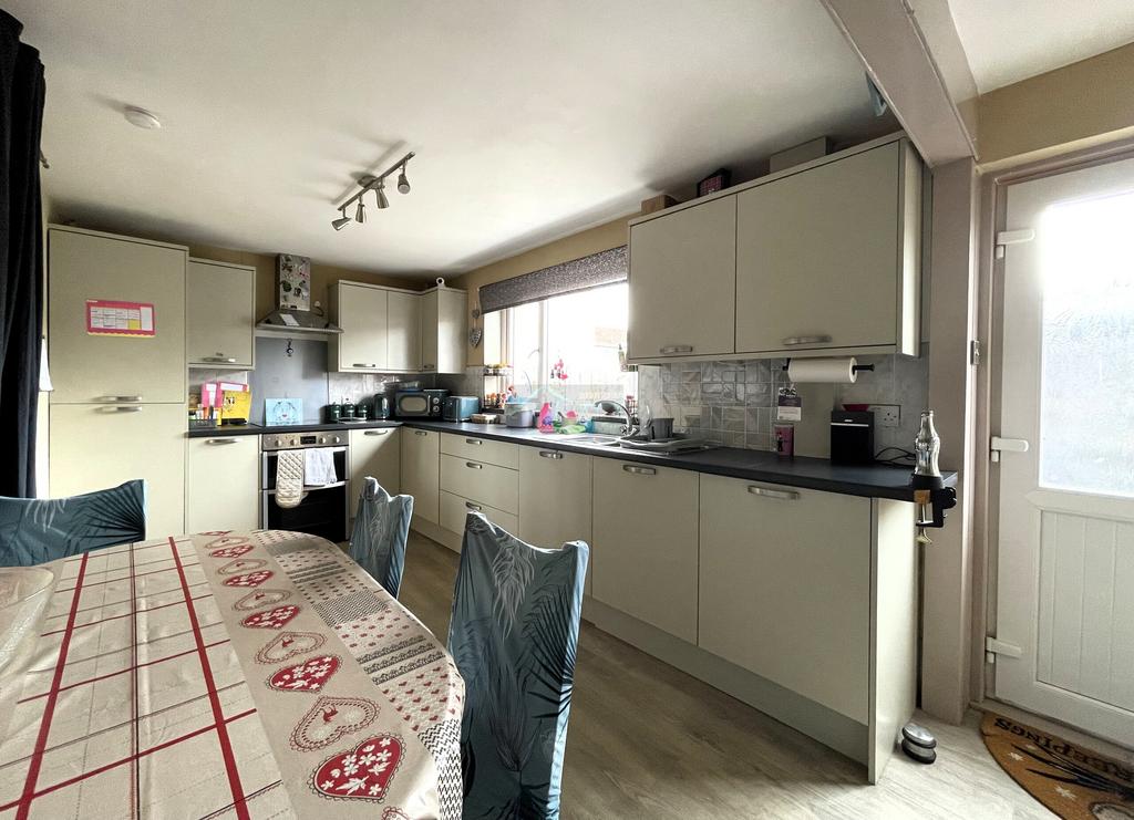 Kitchen a.JPG