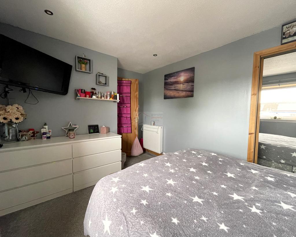 Bedroom 1b.JPG
