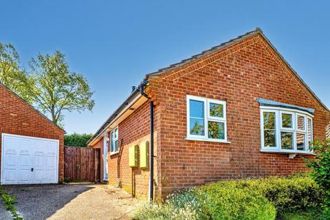 2 bedroom bungalow for sale, Wincanton Close, Alton, Hampshire, GU34