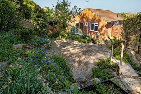 2 bedroom bungalow for sale, Wincanton Close, Alton, Hampshire, GU34