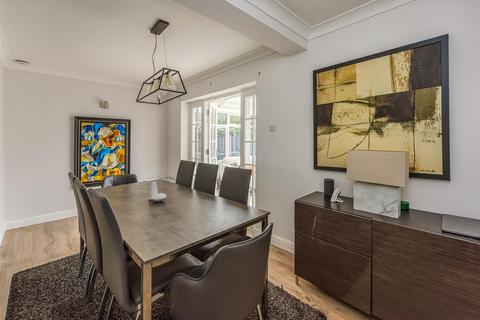 2 Heath House Drive, Wombourne, Wolverhampton, WV5 8EZ