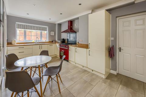 2 Heath House Drive, Wombourne, Wolverhampton, WV5 8EZ