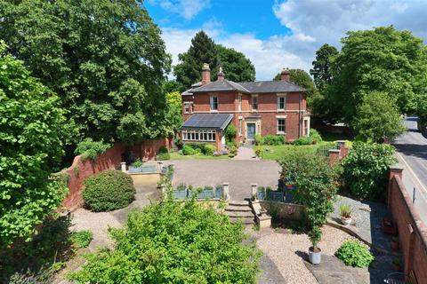 4 bedroom detached house for sale, Southbank Road, Hereford