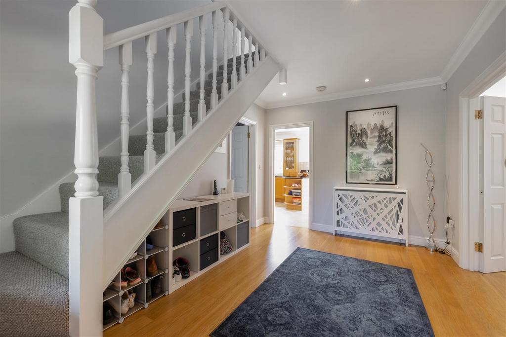 90771 Sconce Steels Lane Oxshott (28).jpg
