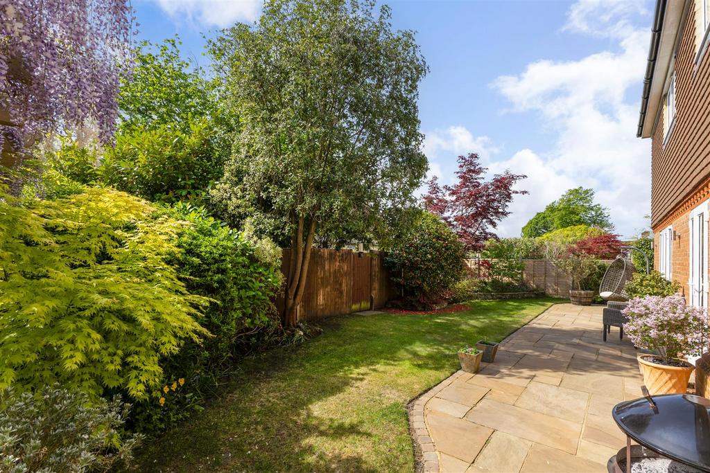 90771 Sconce Steels Lane Oxshott (39).jpg
