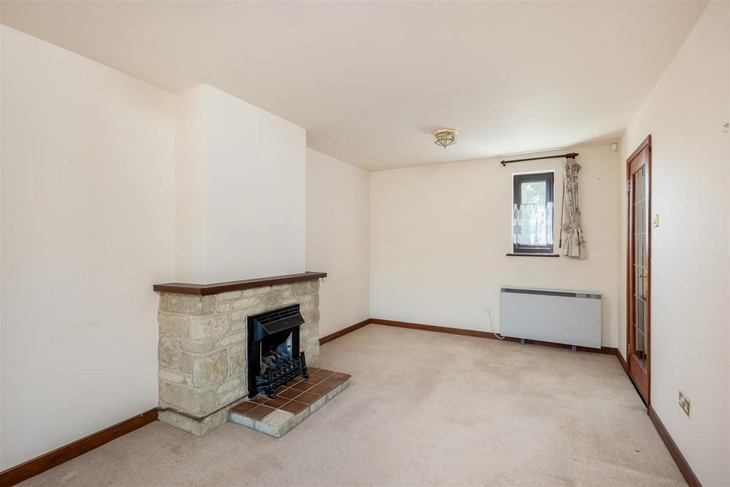11 Rawlinson Close-2.jpg