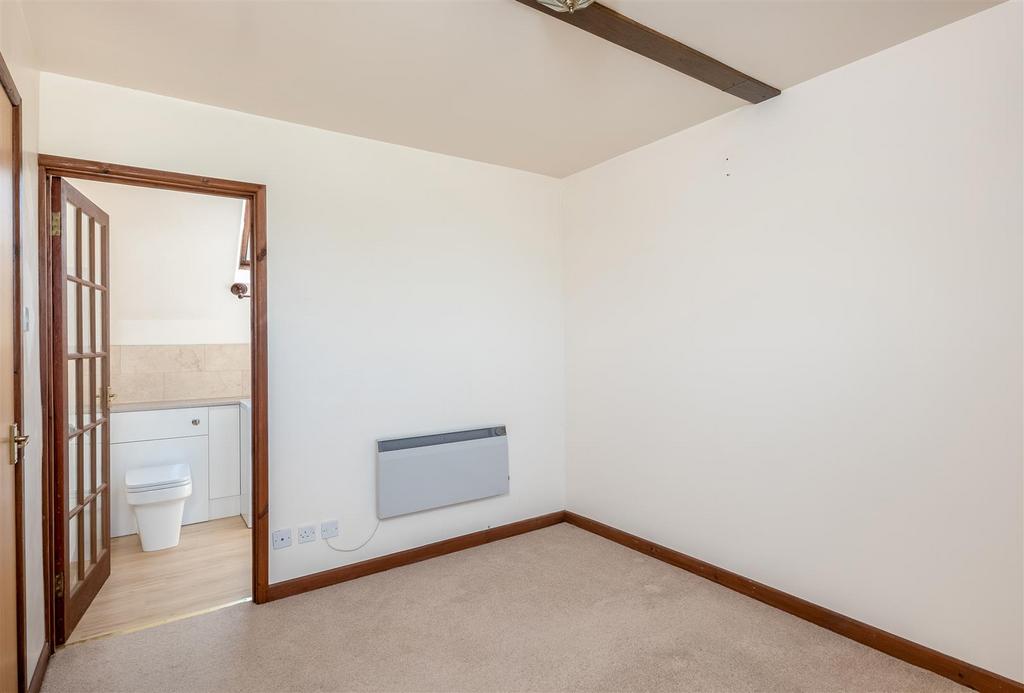11 Rawlinson Close-8.jpg