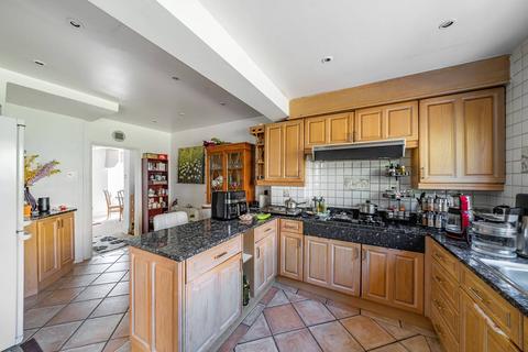 3 bedroom semi-detached house to rent, Hartland Drive, HA8, Edgware, HA8