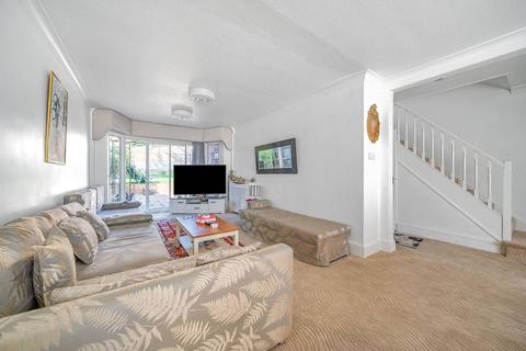 3 bedroom semi-detached house to rent, Hartland Drive, HA8, Edgware, HA8