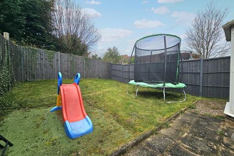 30 Azalea Gardens, Quedgeley, Gloucester, GL2 4GA