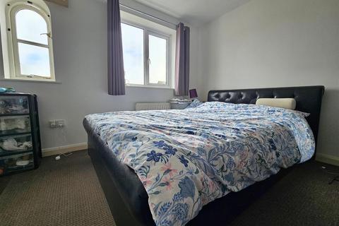 30 Azalea Gardens, Quedgeley, Gloucester, GL2 4GA