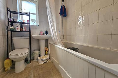 30 Azalea Gardens, Quedgeley, Gloucester, GL2 4GA