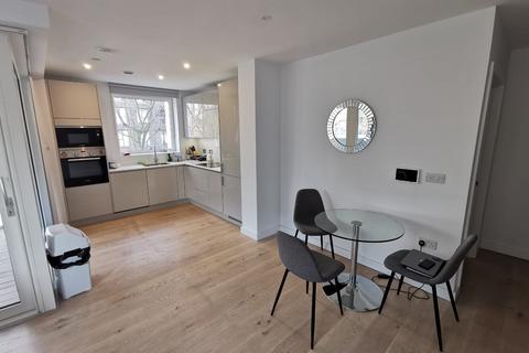 2 bedroom apartment to rent, Walworth Road, London SE17