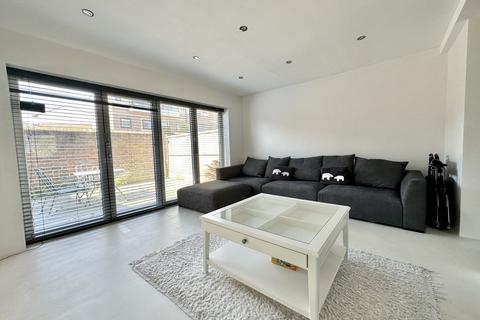 77 Barnfield Place, London, E14 9YB