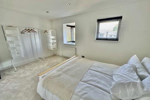 77 Barnfield Place, London, E14 9YB