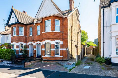 3 bedroom apartment for sale, Elm Road, Leigh-on-sea, SS9