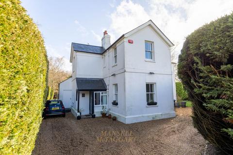 Turners Hill Road, Crawley RH10