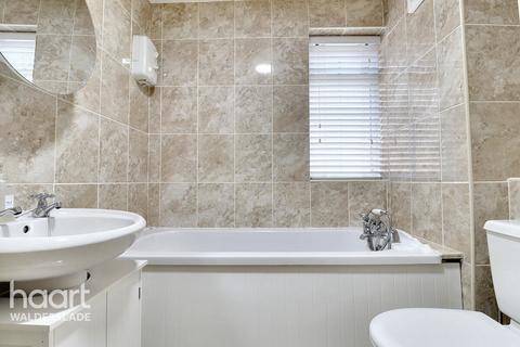 15 Highgrove Road, Chatham, ME5 7QE