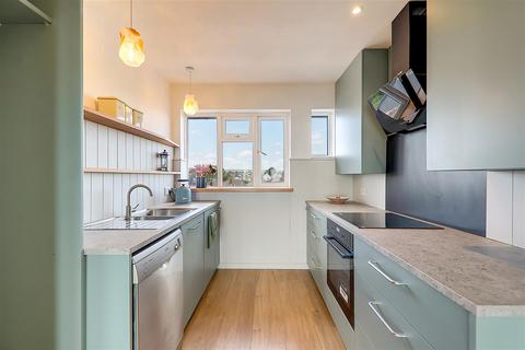 2 bedroom apartment for sale, Brighton Road, Worthing, BN11
