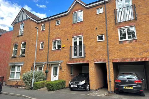 3 bedroom townhouse for sale, Clough Drive, Burton-On-Trent DE14