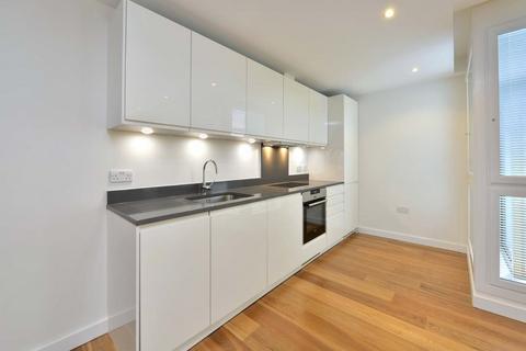 Studio to rent, Highbury Crescent, Highbury, London, N5