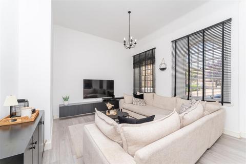 3 bedroom apartment for sale, West Park Road, Southall
