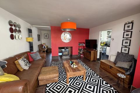 4 bedroom semi-detached house for sale, Buckingham Road, Buckingham MK18