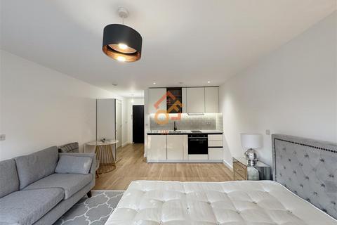 Studio to rent, Fairbank House, 13 Beaufort Square, London, NW9