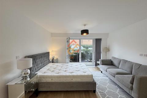 Studio to rent, Fairbank House, 13 Beaufort Square, London, NW9