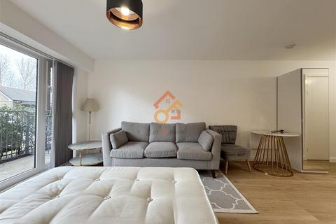 Studio to rent, Fairbank House, 13 Beaufort Square, London, NW9