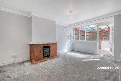 15 Florence Close, Hornchurch, RM12 6LD